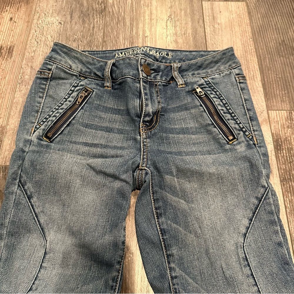 AEO Medium Wash Jeggings With Zippered Pockets and Moto Seaming Size 4 - Picture 8 of 11